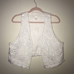 🎉 2 for $15 🎉 Embroidered White Vest